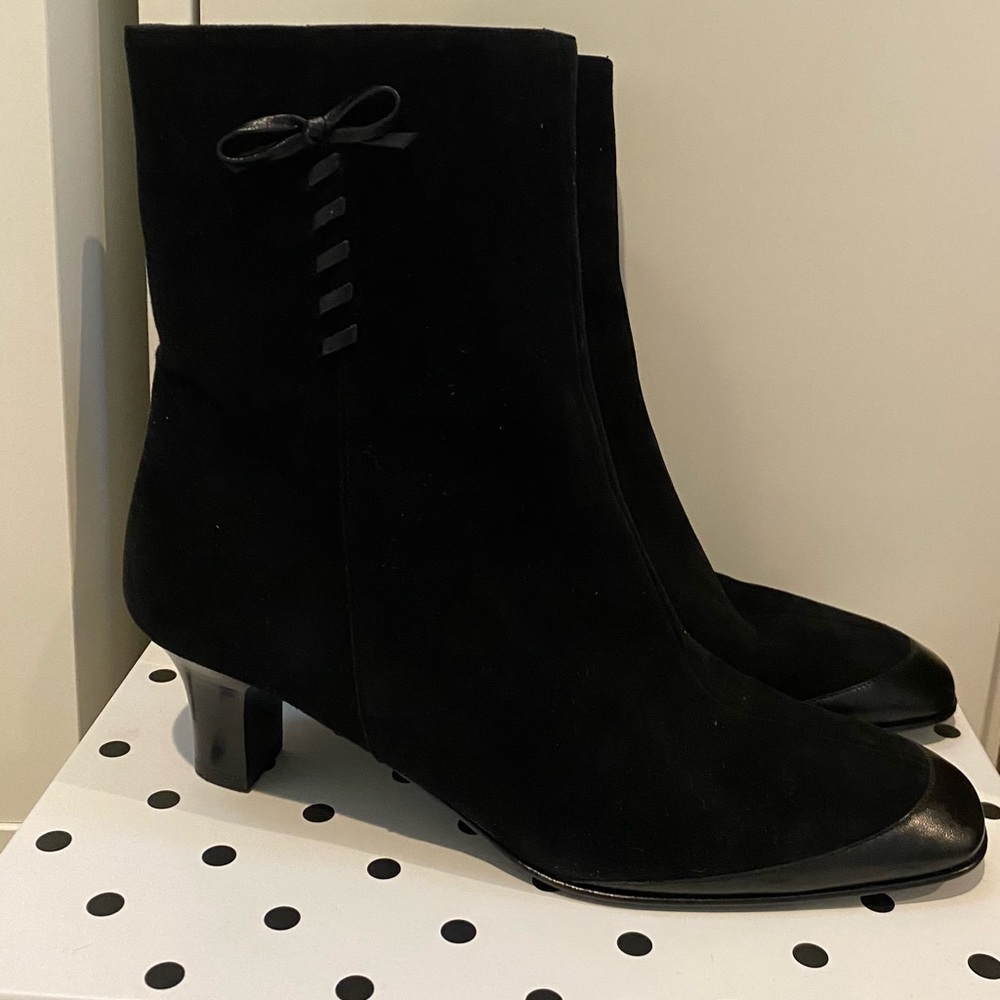 FERRAGAMO LACE UP BOOTIES | SIZE 6